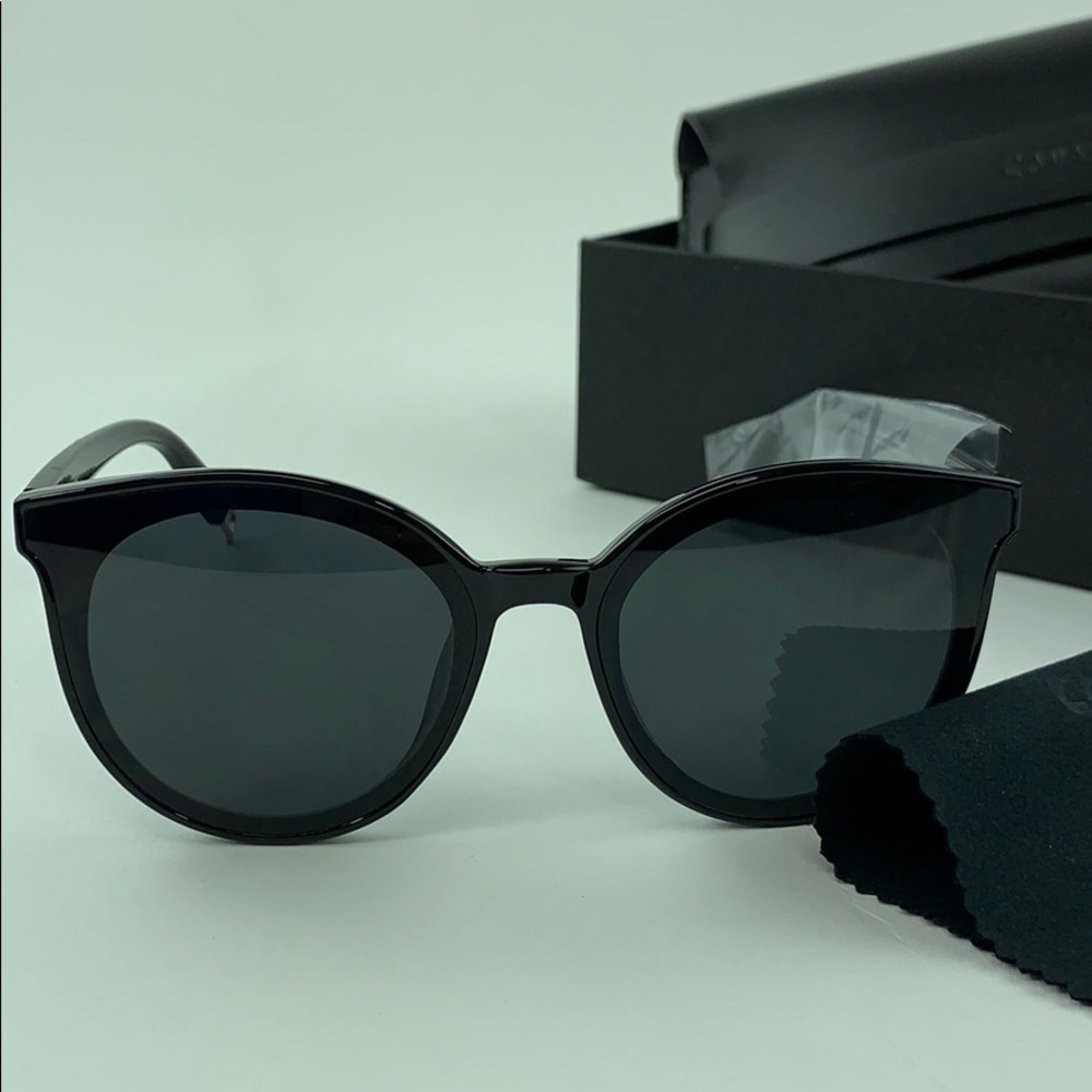 Sunglasses 🕶 - Picture 2 of 4